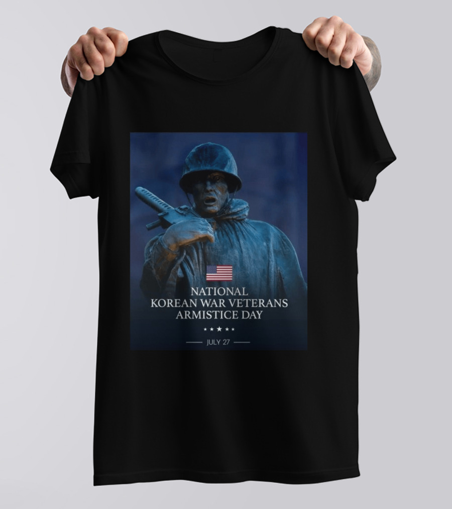 National Korean War Veterans Armistice Day July 27 Soldier Statue Display With American Flag T-Shirt