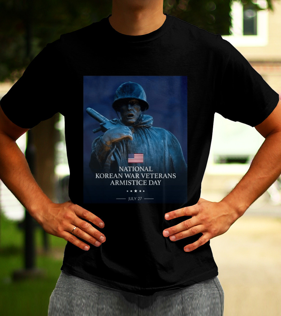 National Korean War Veterans Armistice Day July 27 Soldier Statue Display With American Flag T-Shirt