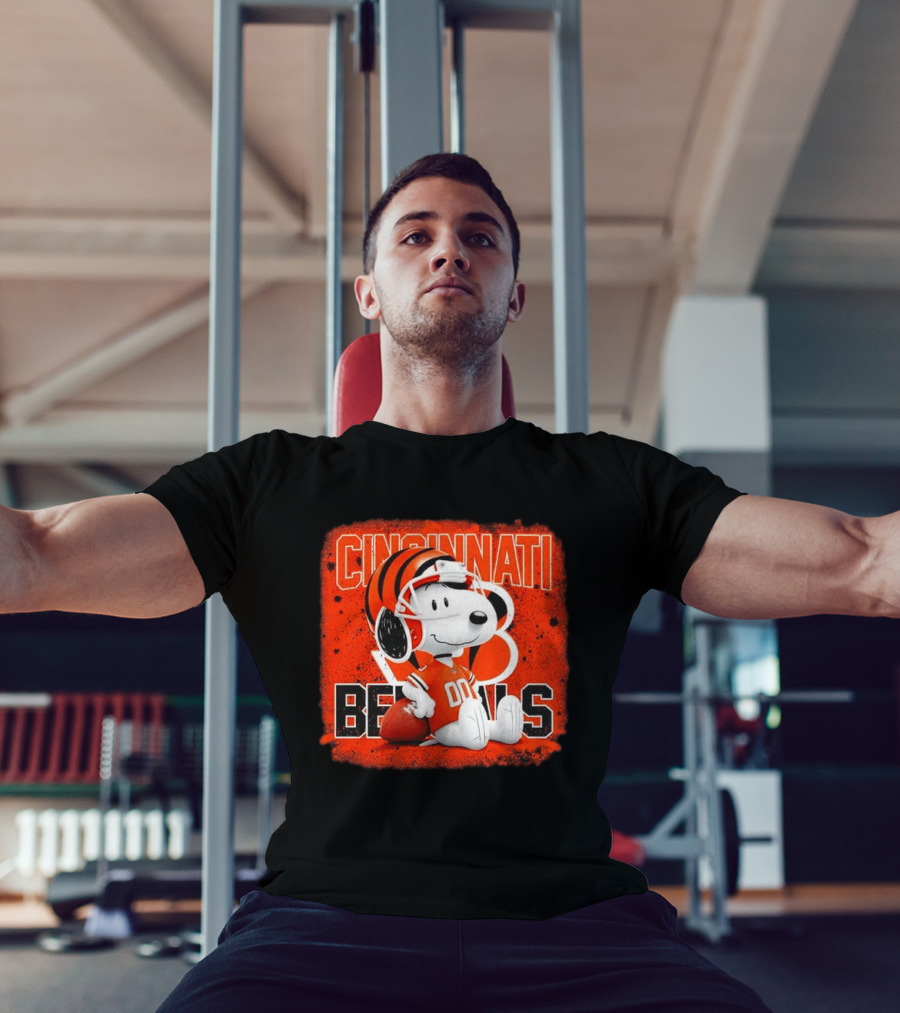 Cincinnati Bengals Snoopy 00 Football Helmet T-Shirt