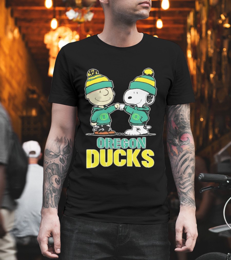 Charlie Brown Snoopy Fist Bump Oregon Ducks Fan Gear T-Shirt