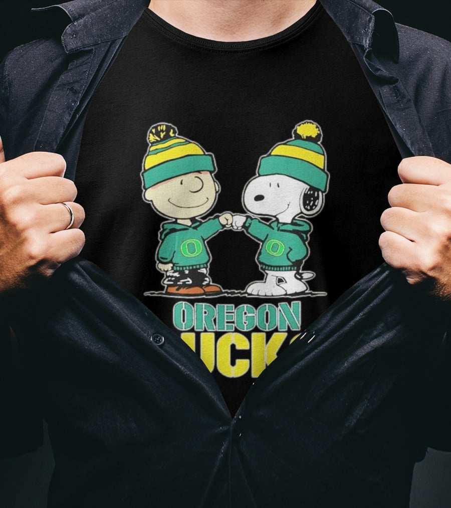 Charlie Brown Snoopy Fist Bump Oregon Ducks Fan Gear T-Shirt