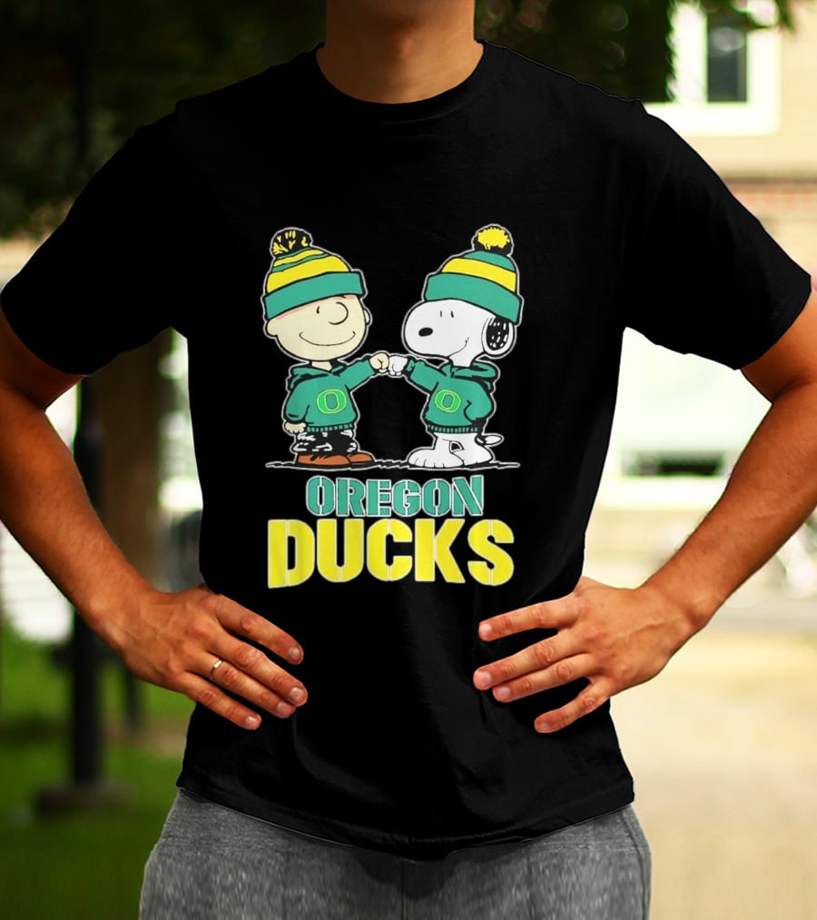 Charlie Brown Snoopy Fist Bump Oregon Ducks Fan Gear T-Shirt