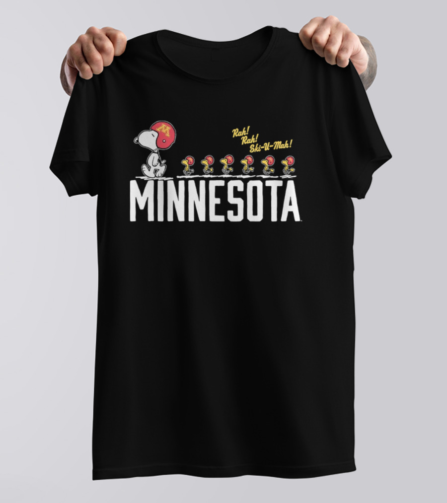 Peanuts Snoopy Minnesota Golden Gophers Ski U Mah Football Team T-Shirt