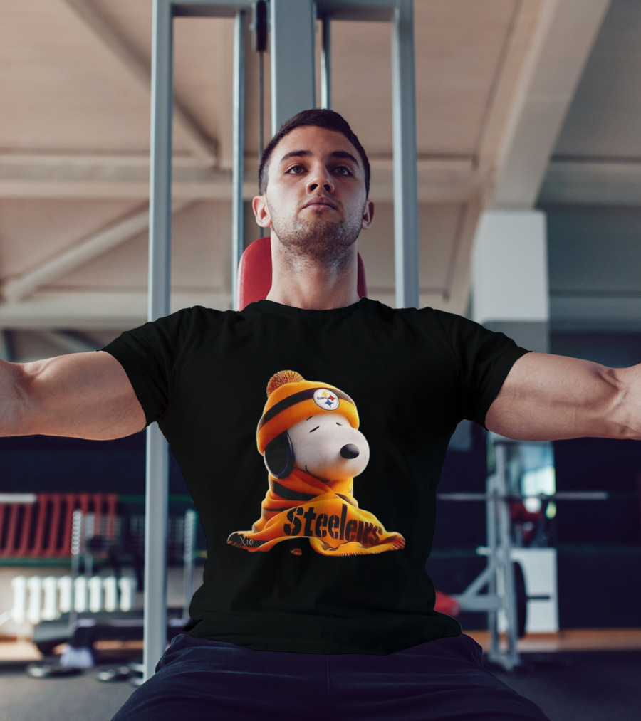 Snoopy Steelers Winter Hat And Scarf T-Shirt