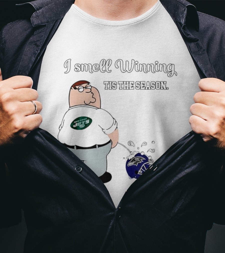 Peter Griffin New York Jets I Smell Winning Tis The Season Peeing On Baltimore Ravens Helmet T-Shirt