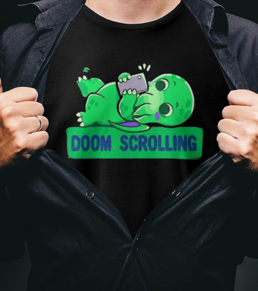 Doom Scrolling Cthulhu Lovecraft Monster With Smartphone T-Shirt