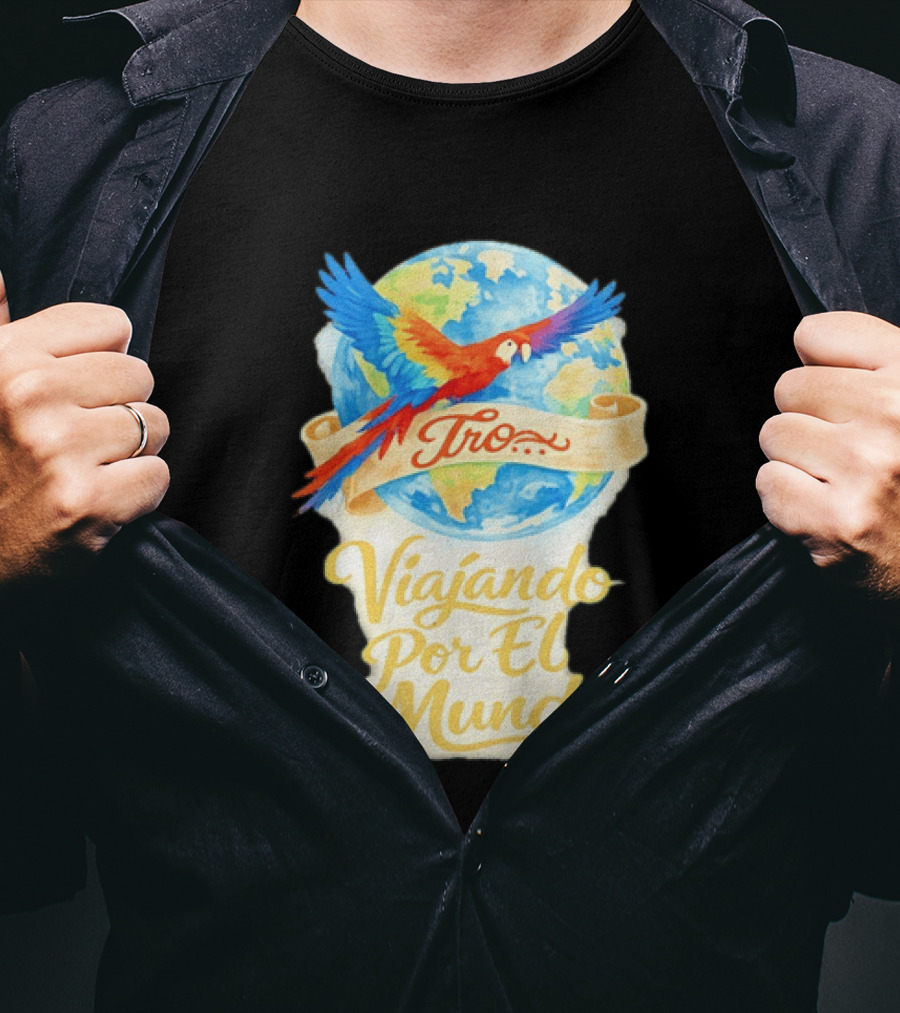 Tro Macaw Flying Across Globe Viaje Por El Mundo T-Shirt