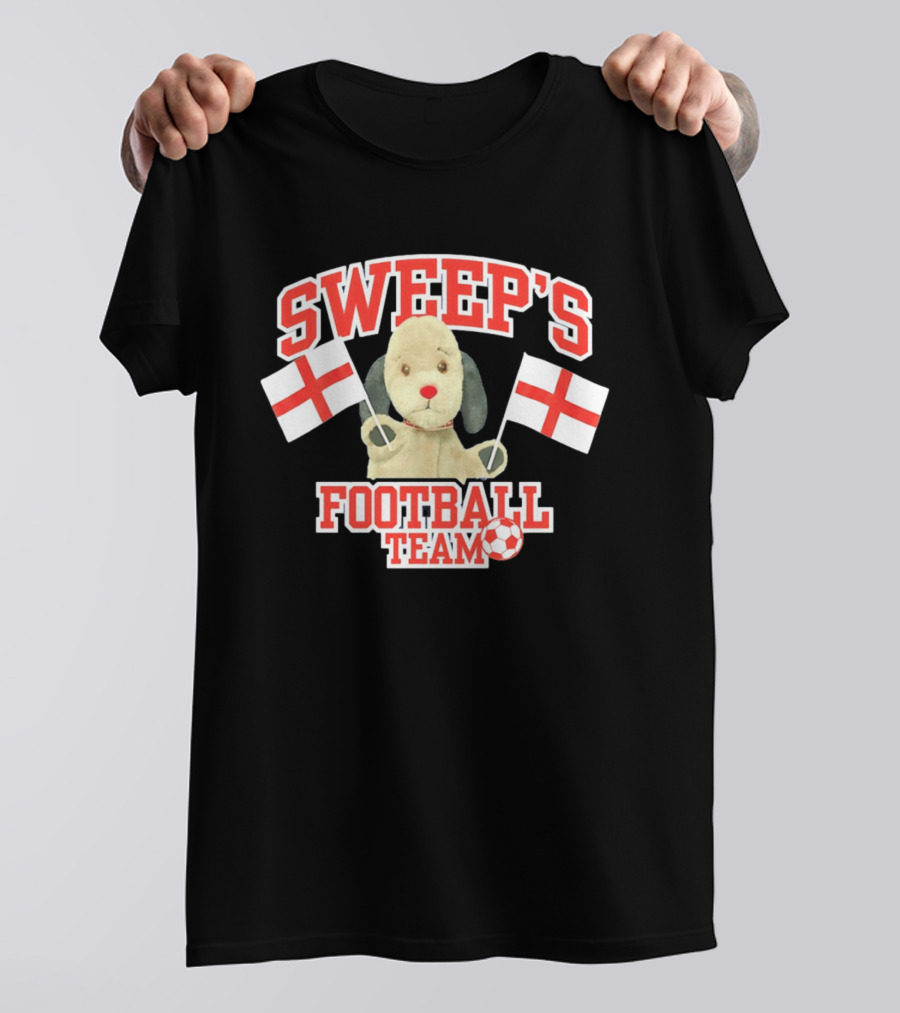 Sweep's Football Team Puppet Children's TV England Flags T-Shirt