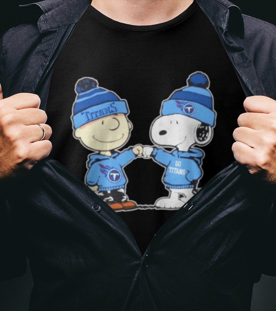 Peanuts Charlie Brown Snoopy Fist Bump Tennessee Titans Football Go Titans T-Shirt