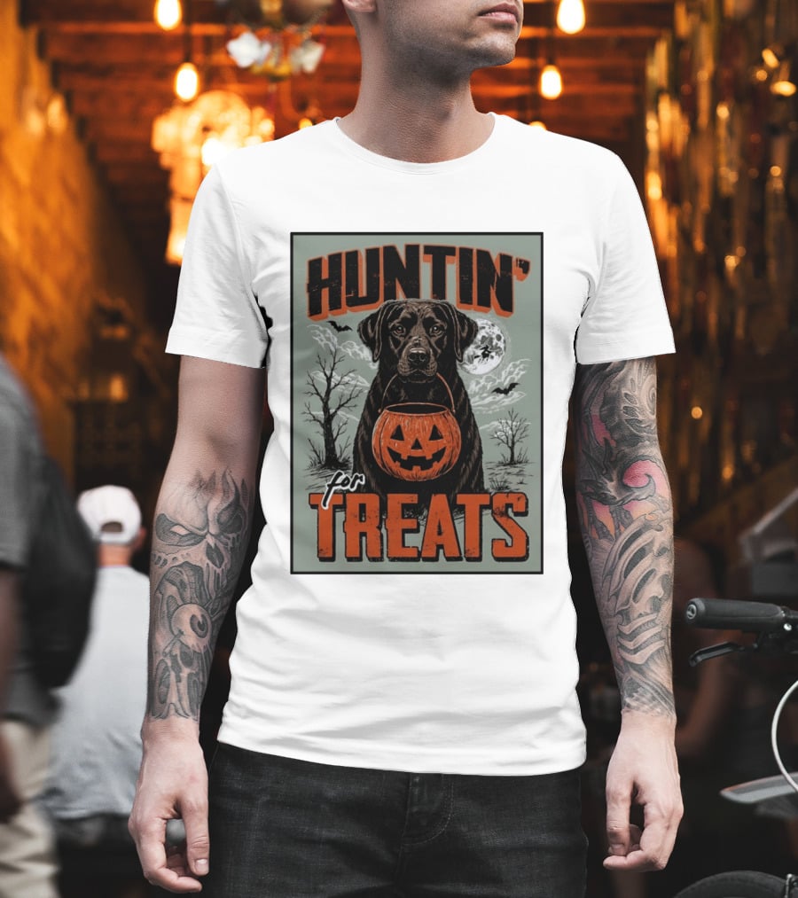 Black Labrador Huntin' For Treats Halloween Dog Moon And Jack O' Lantern T-Shirt