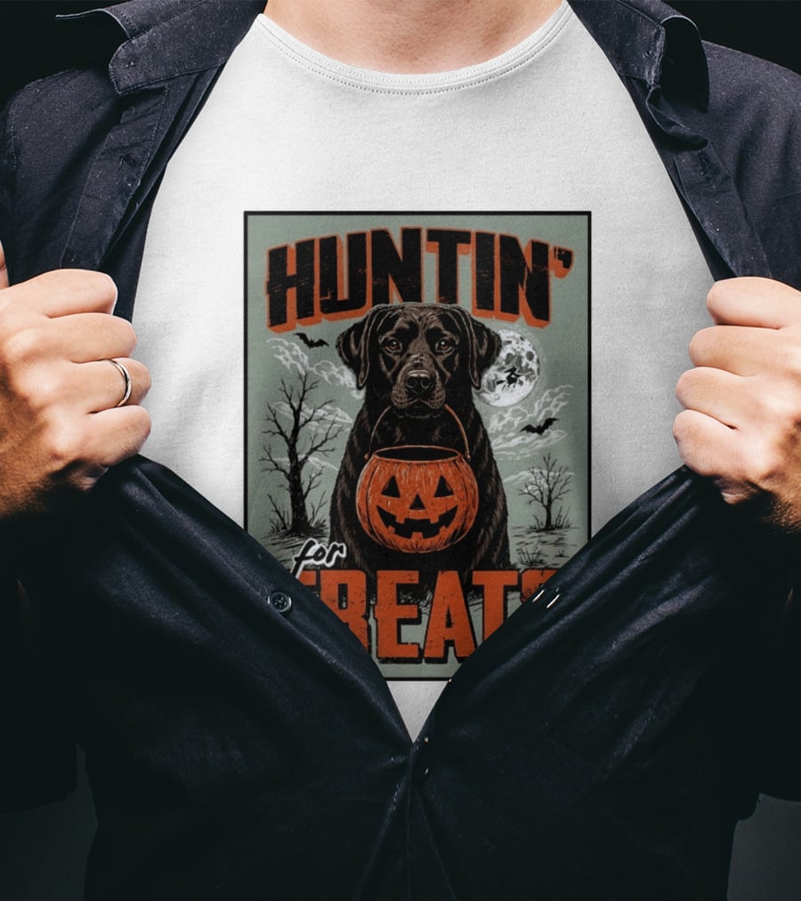 Black Labrador Huntin' For Treats Halloween Dog Moon And Jack O' Lantern T-Shirt