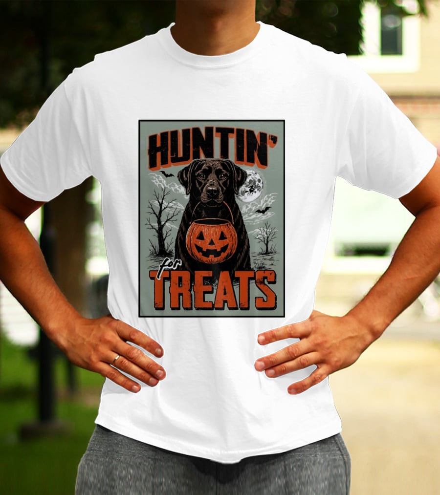 Black Labrador Huntin' For Treats Halloween Dog Moon And Jack O' Lantern T-Shirt