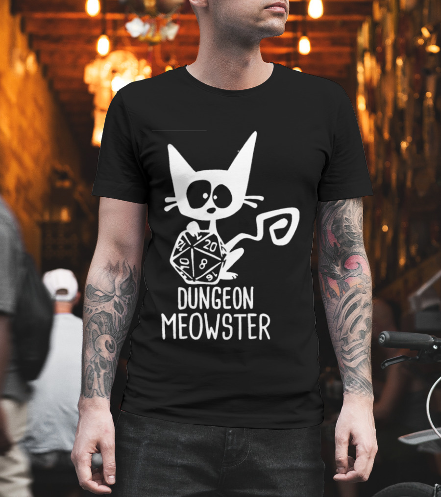 Dungeon Meowster Cat Holding D20 Dice Dungeons And Dragons T-Shirt