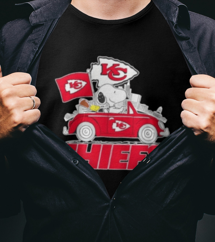 Snoopy Driving Kansas City Chiefs Car With Skyline And Flag T-Shirt