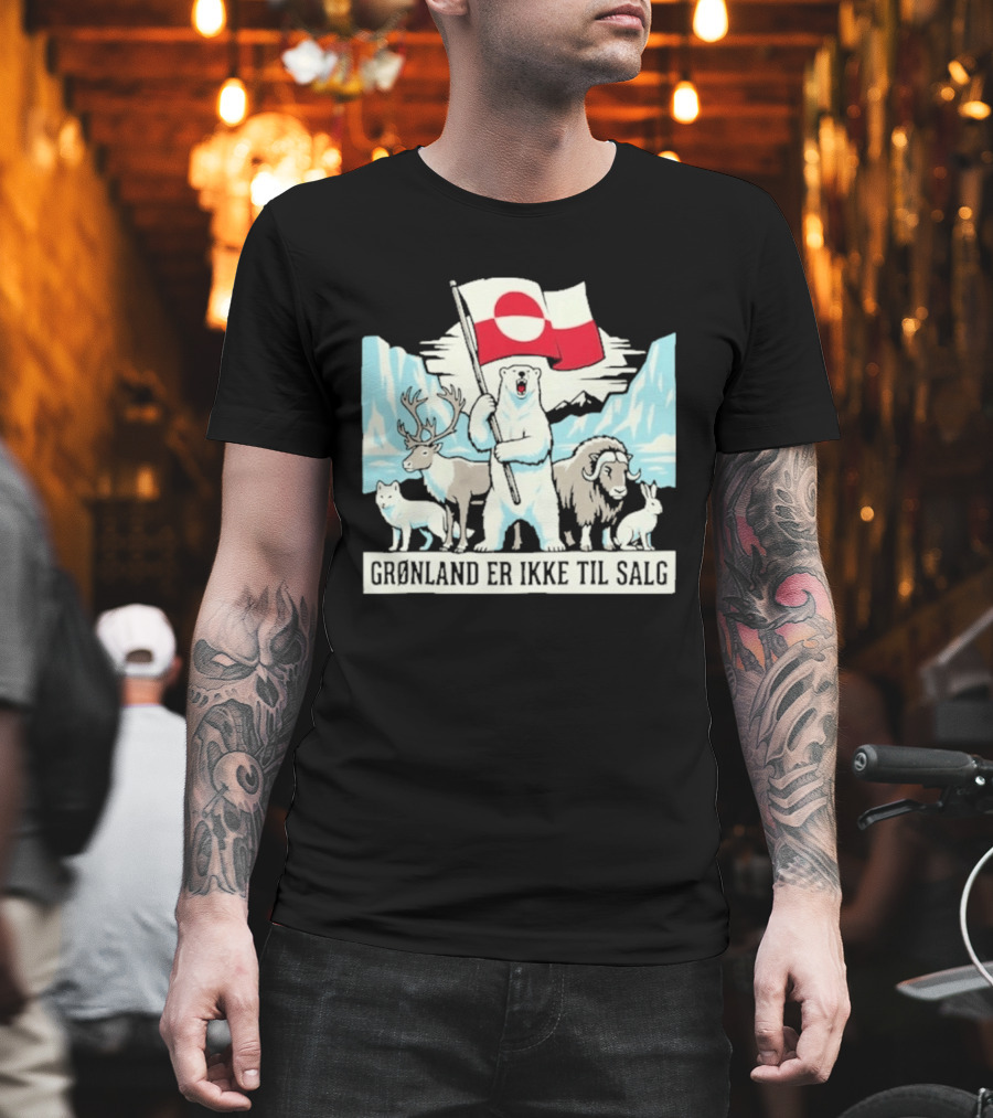 Grønland Er Ikke Til Salg Polar Bear Flag Reindeer Musk Ox Arctic Wildlife T-Shirt