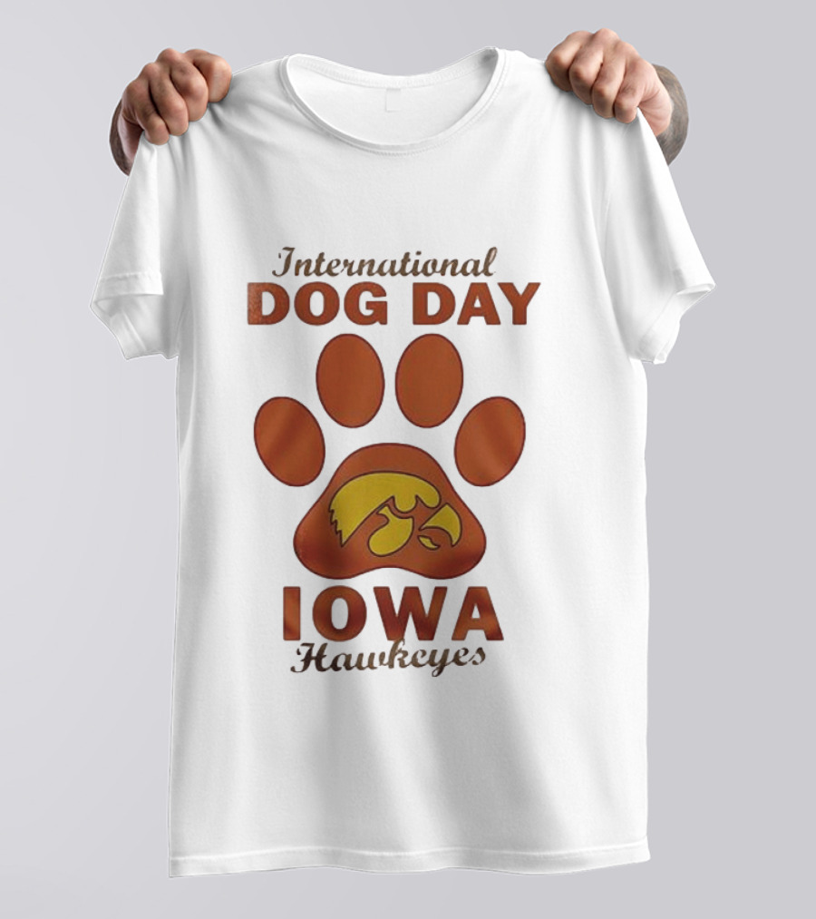 International Dog Day Iowa Hawkeyes Paw Print T-Shirt