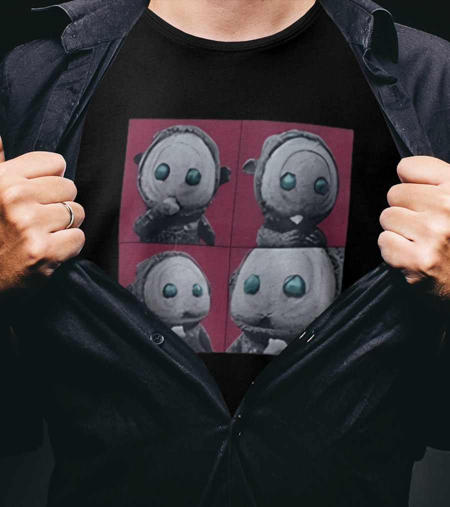 The East Palace Kkeomeoksali Cute Character Art Quadrant T-Shirt