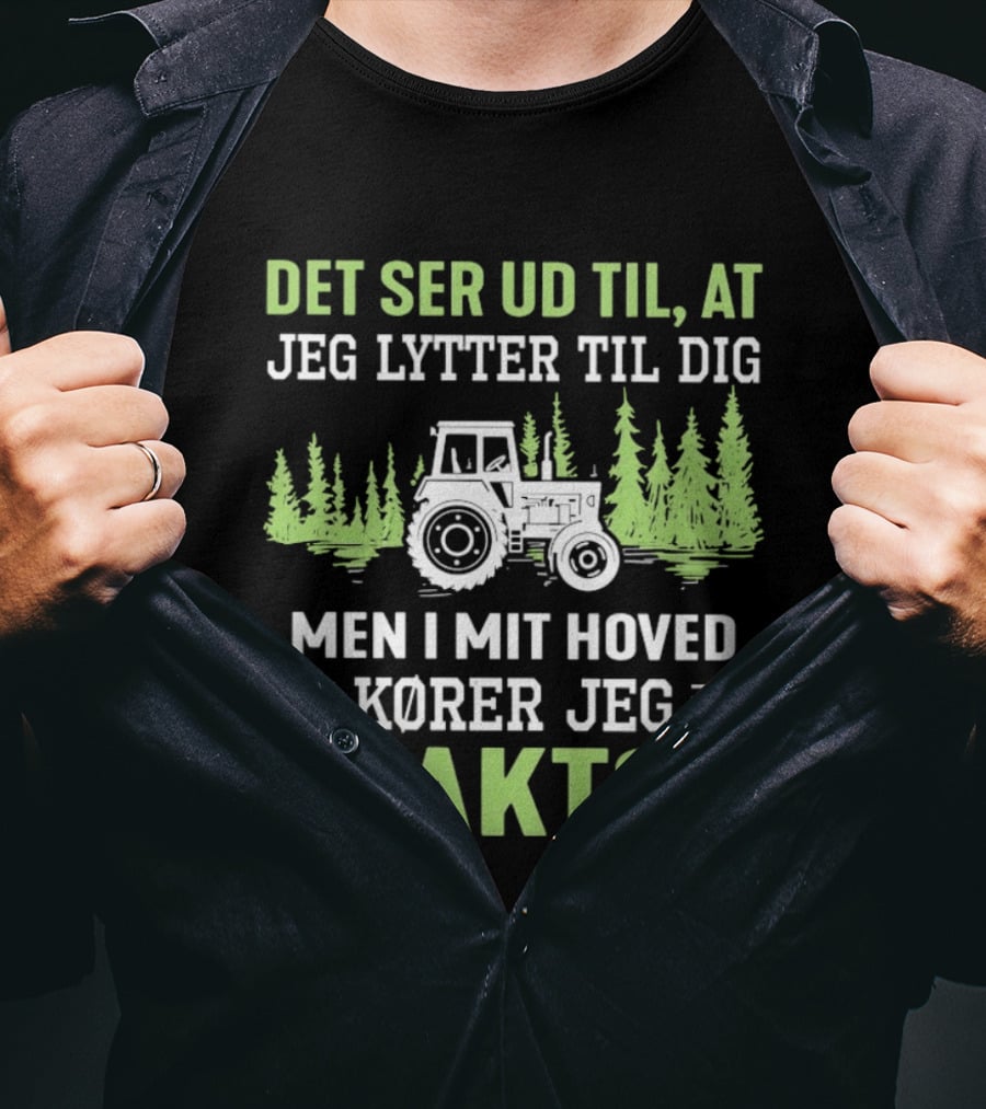 Det Ser Ud Til At Jeg Lytter Til Dig Men I Mit Hoved Kører Jeg Traktor Træer Traktor T-Shirt