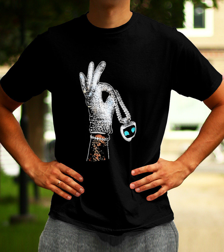 King Of Pop Sequin Glove Holding Alien Pendant T-Shirt
