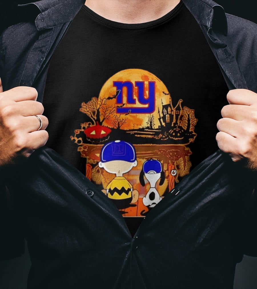 New York Giants Charlie Brown Snoopy Halloween Moon T-Shirt