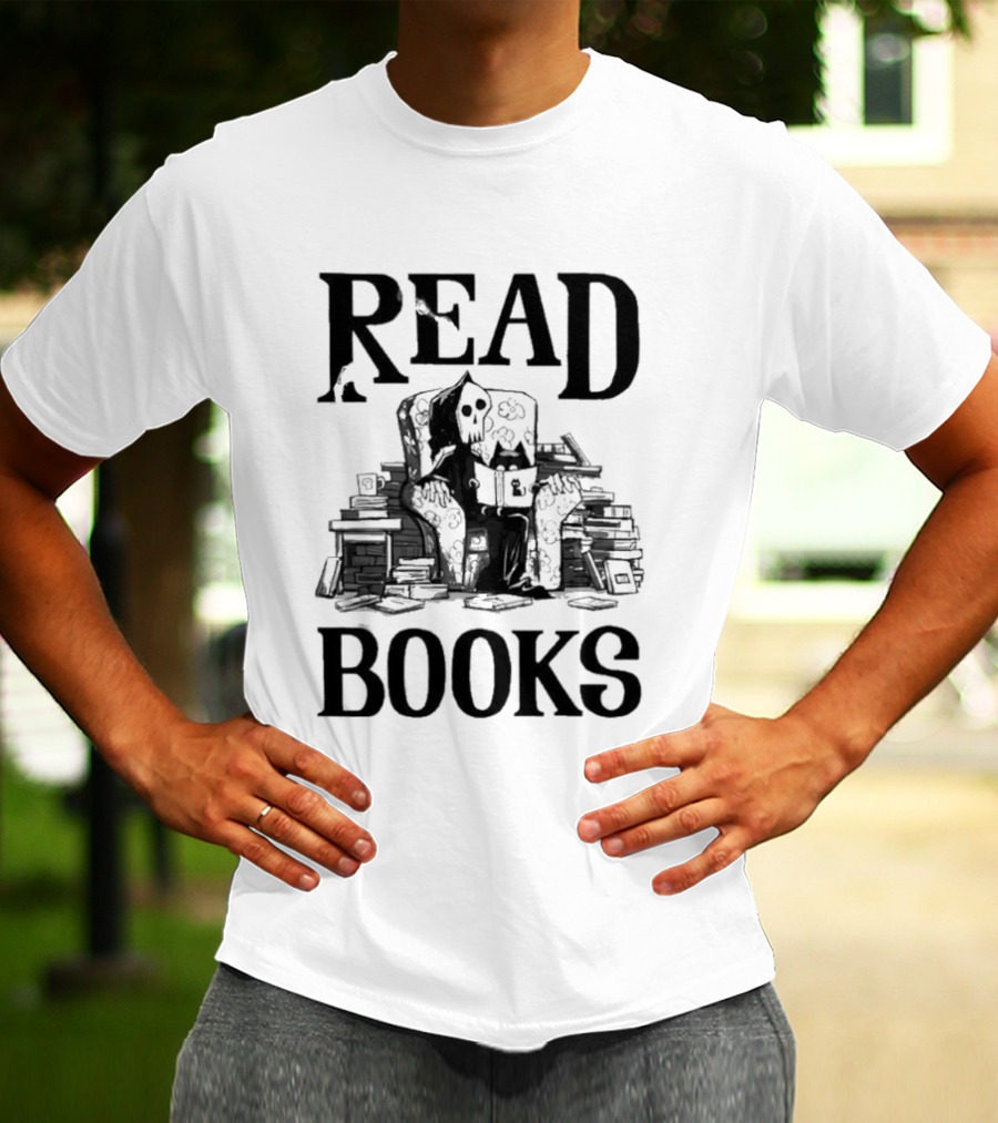 Read Books Skeleton And Cat Halloween T-Shirt