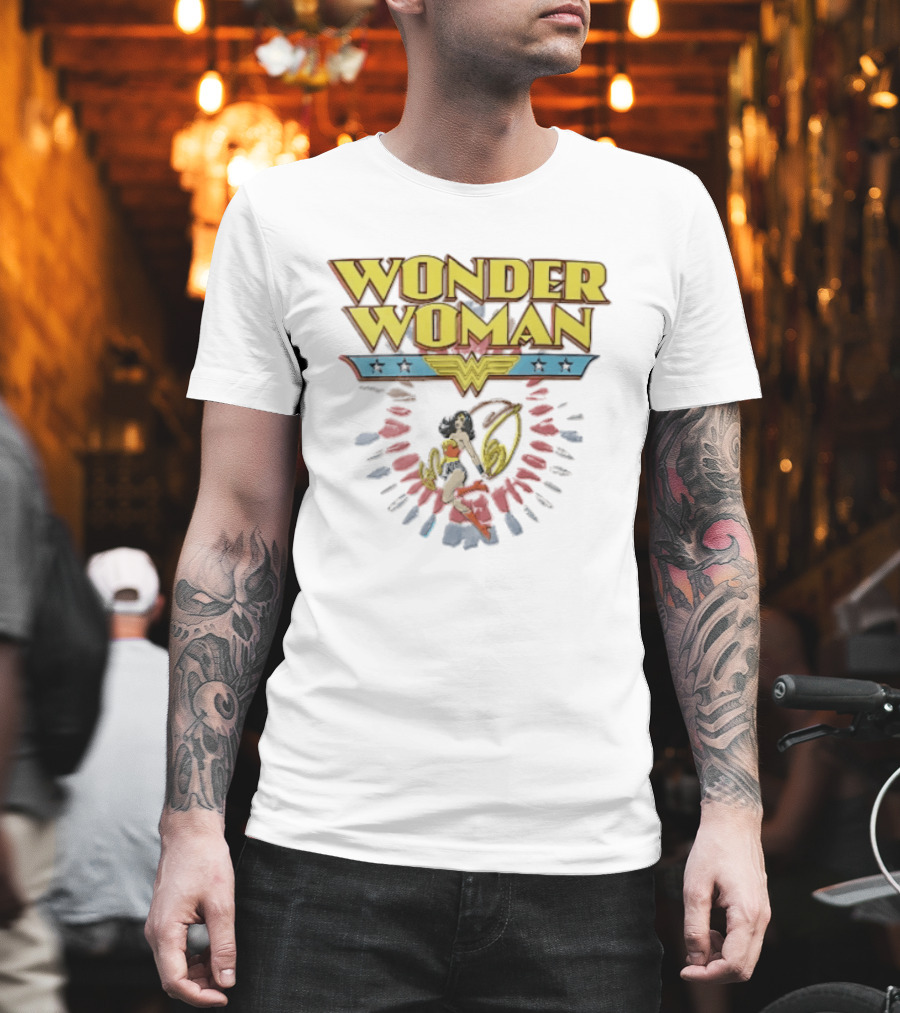 Wonder Woman Comic Superhero Swirling Golden Lasso T-Shirt