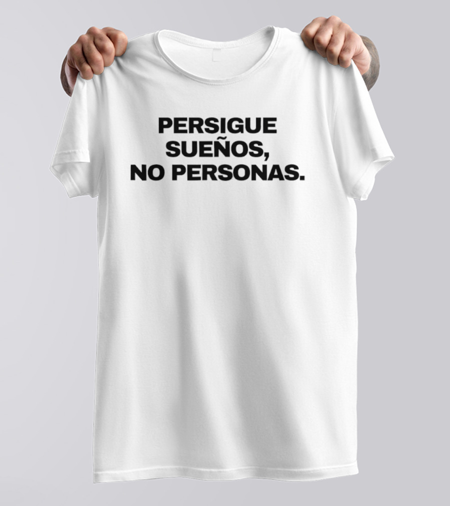 Persigue Sueños No Personas Motivational Spanish Phrase Chase Dreams T-Shirt