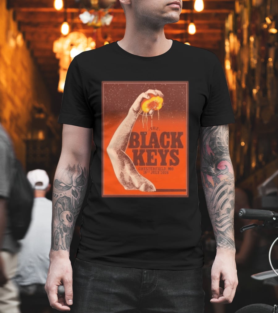 The Black Keys Chesterfield MO July 19 2026 Concert Vintage Hand Holding Peach T-Shirt