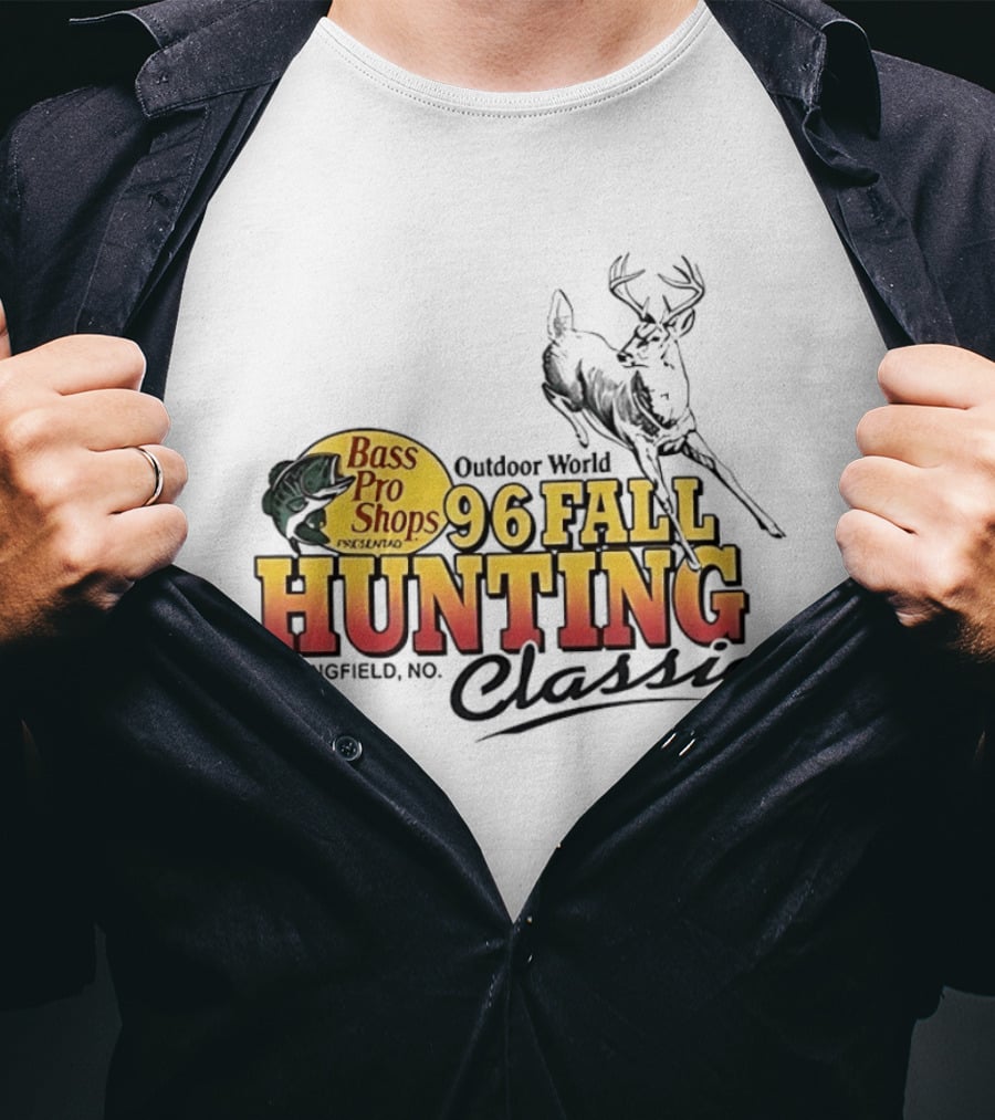 Bass Pro Shops Outdoor World 96 Fall Hunting Classic Springfield MO T-Shirt