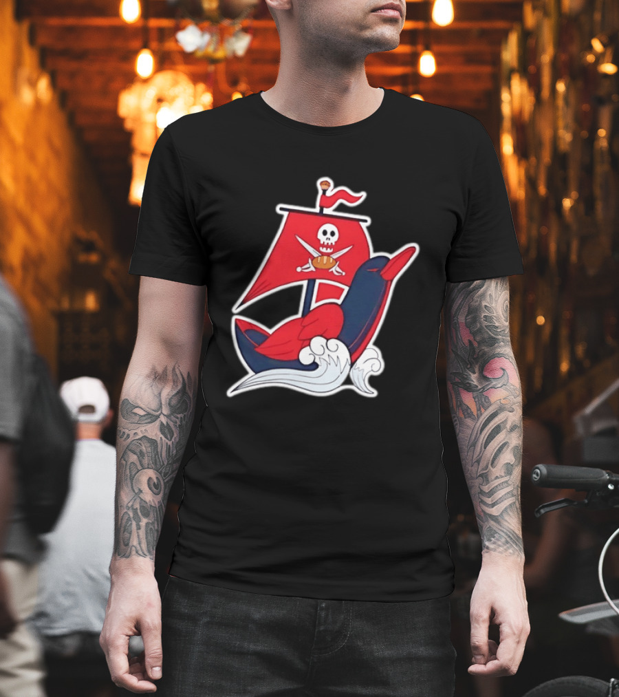 Tampa Bay Buccaneers Pirate Ship Football Skull Crossed Swords Sails T-Shirt