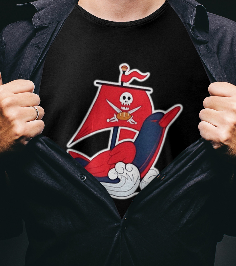 Tampa Bay Buccaneers Pirate Ship Football Skull Crossed Swords Sails T-Shirt