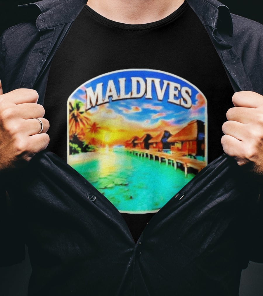 Maldives Tropical Sunset Overwater Bungalows Exquisite Island Escape T-Shirt