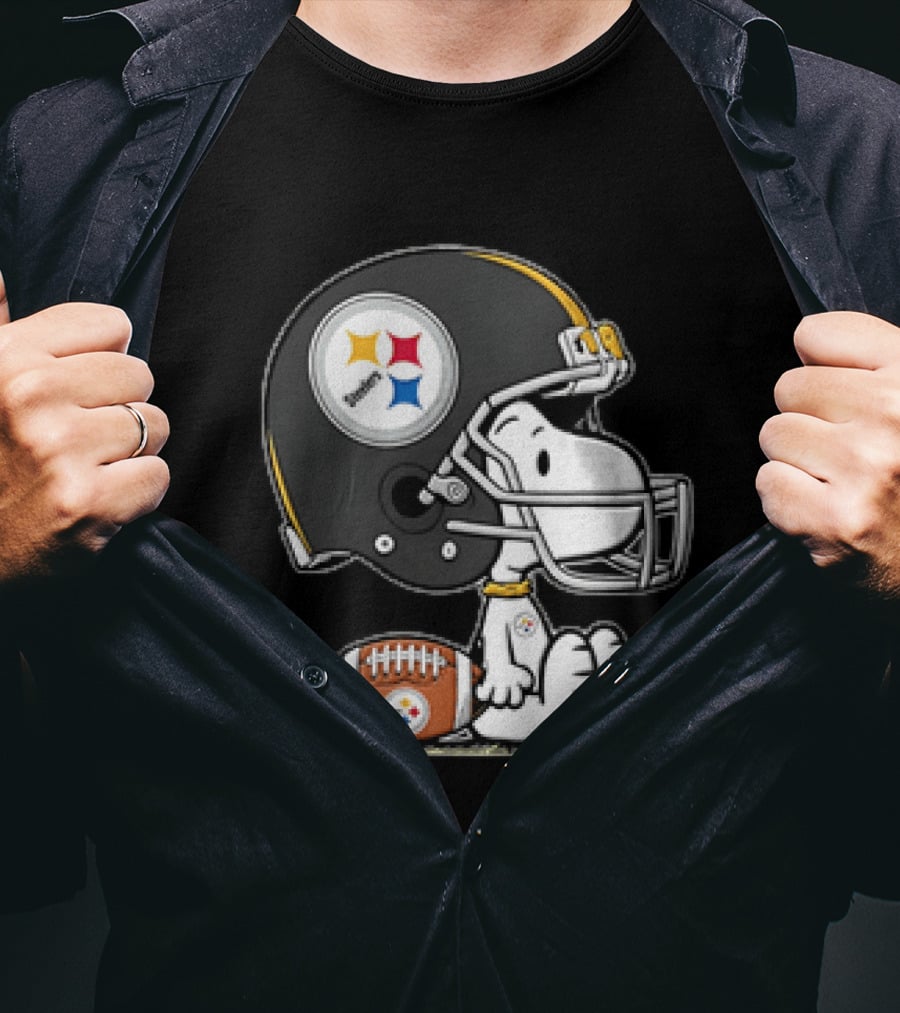 Snoopy Pittsburgh Steelers Cartoon Dog Football Helmet Player T-Shirt