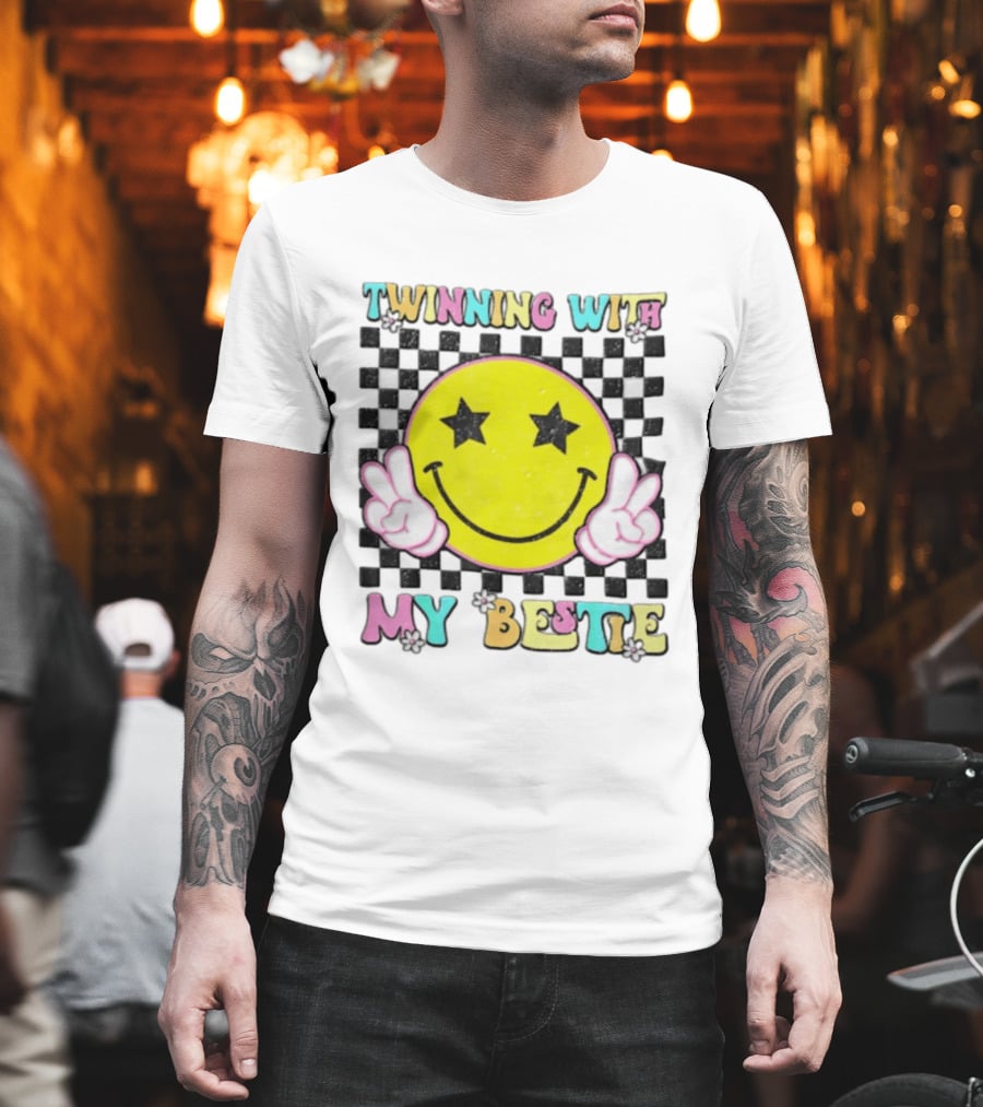 Twinning With My Bestie Yellow Smiley Face Checkered Star Eyes Peace Signs T-Shirt