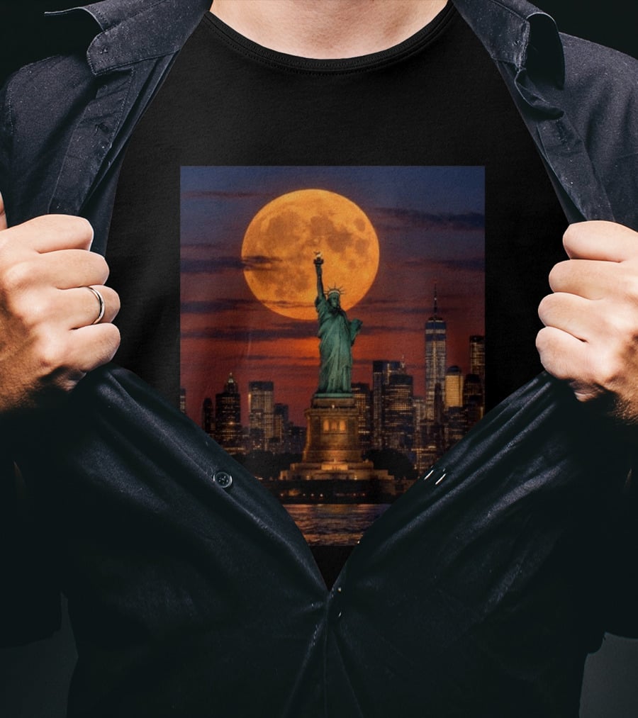 Harvest Moon Over Lady Liberty New York City Skyline September 26 T-Shirt