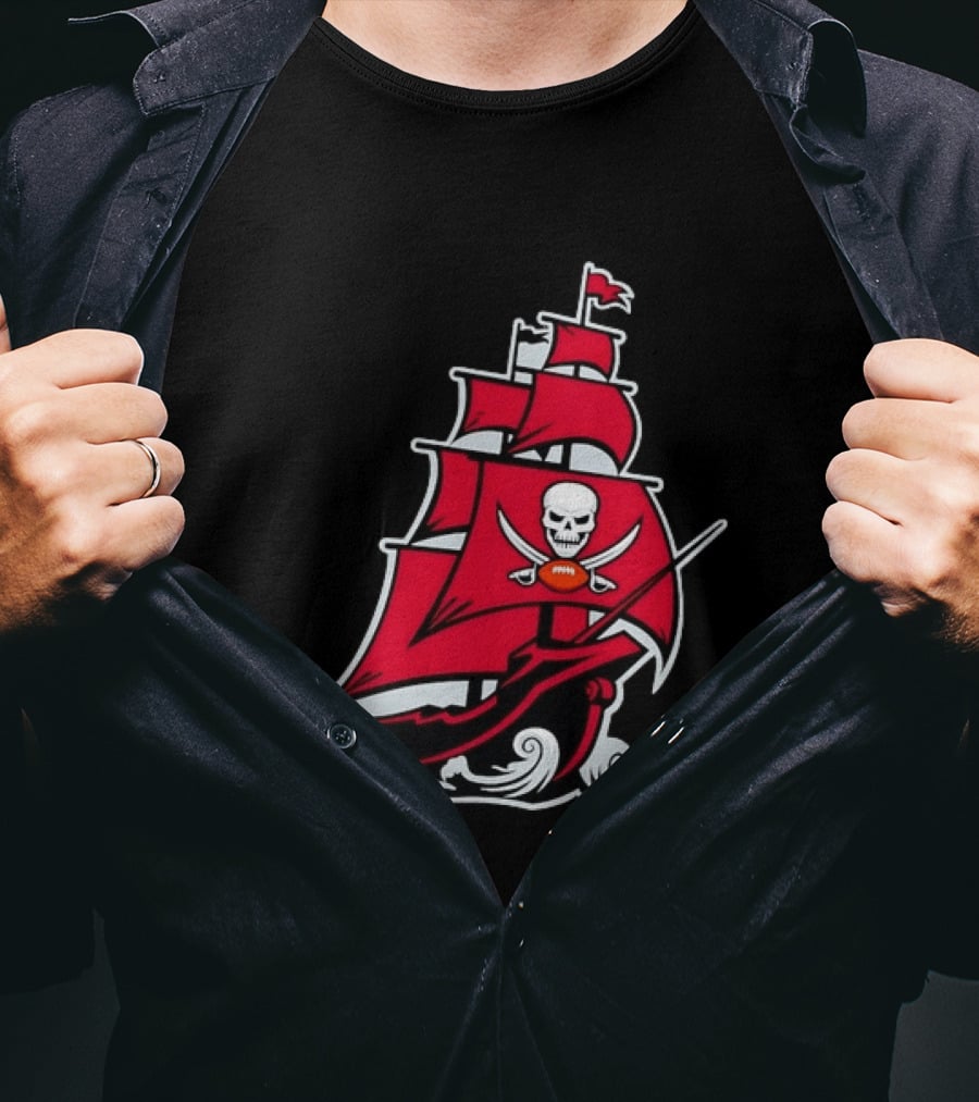Tampa Bay Buccaneers Pirate Ship Skull Football T-Shirt