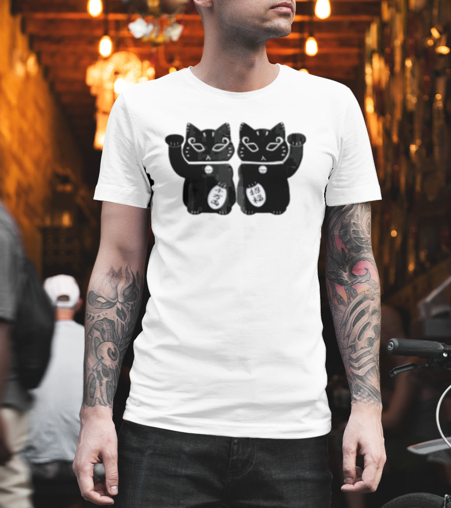 Maneki Neko Lucky Black Cat With Coin T-Shirt