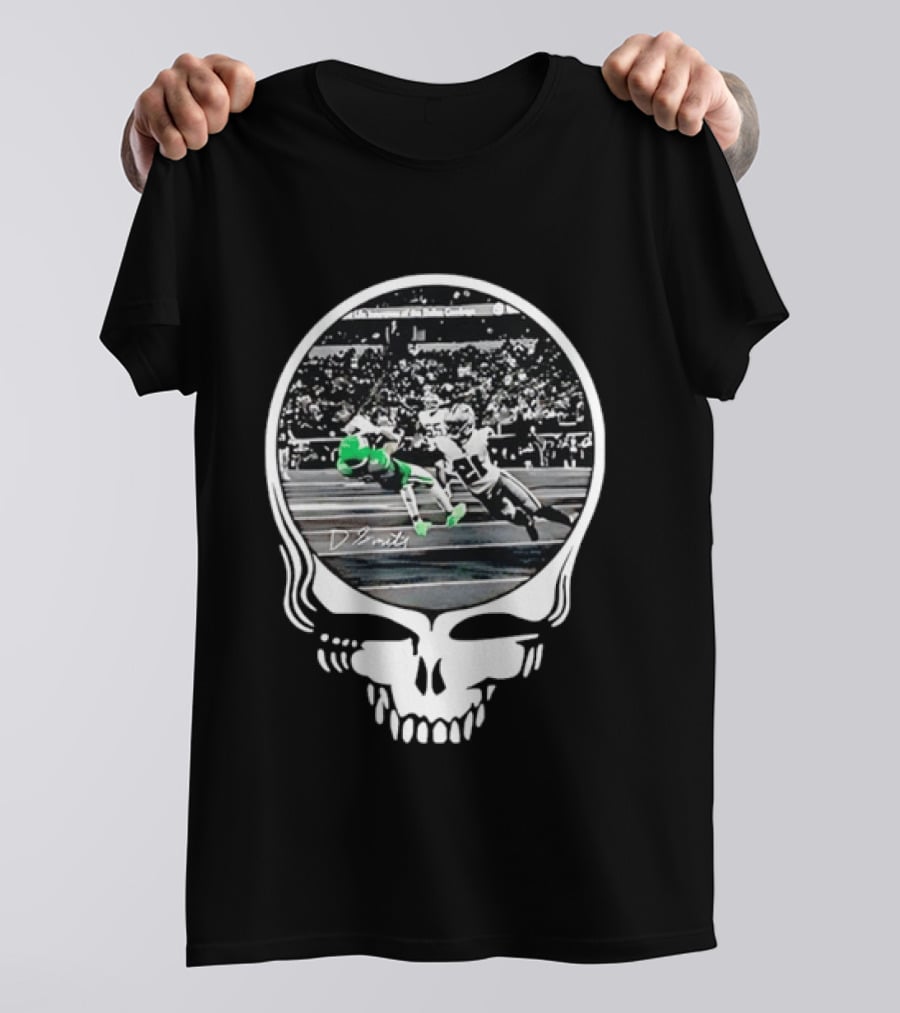 DeVonta Smith Philadelphia Eagles Football Action Skull T-Shirt