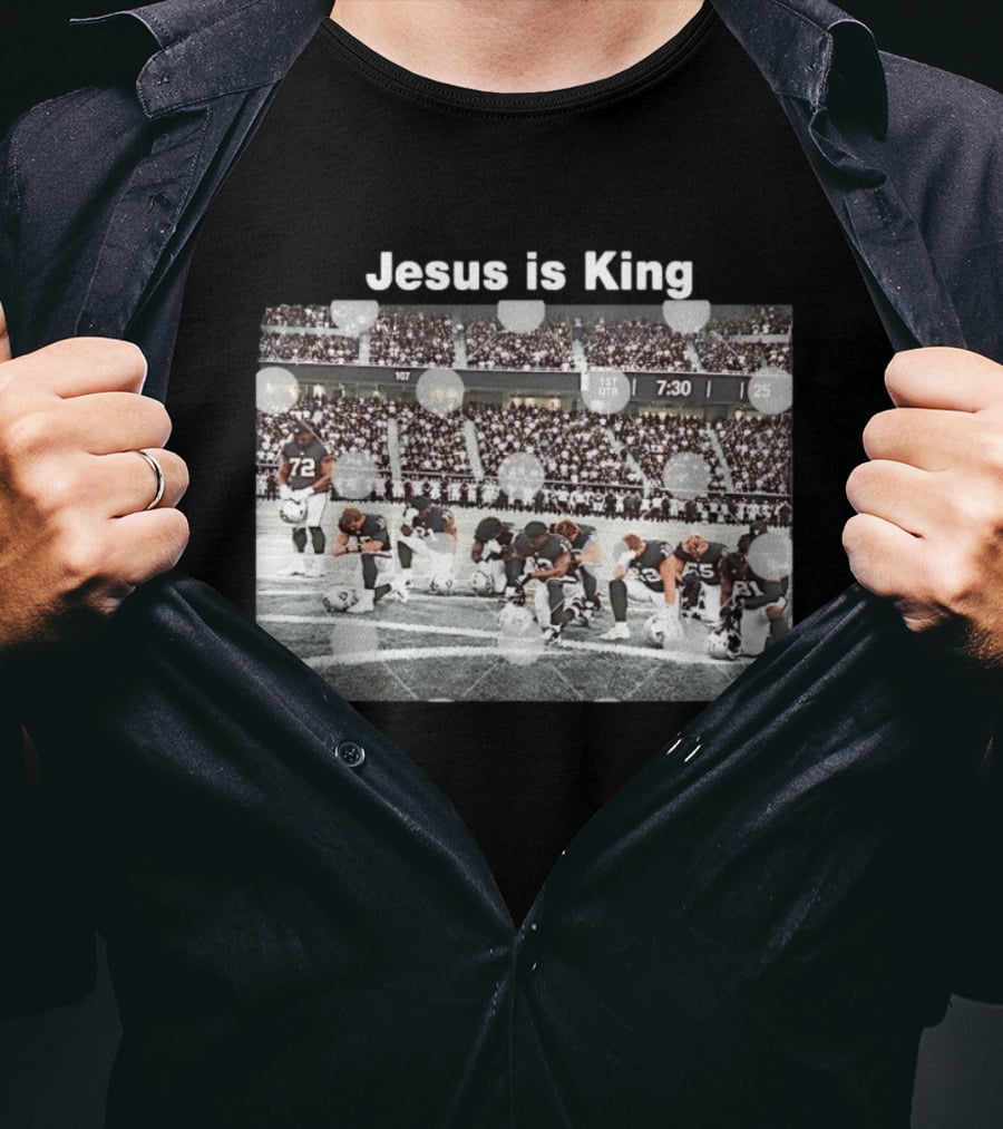 Jesus Is King Football Players Kneeling On Field Stadium Scene T-Shirt