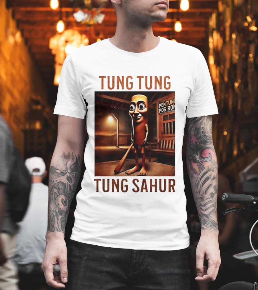 Tung Tung Tung Sahur Pentung Pos Ron Indonesian Culture Night Scene T-Shirt