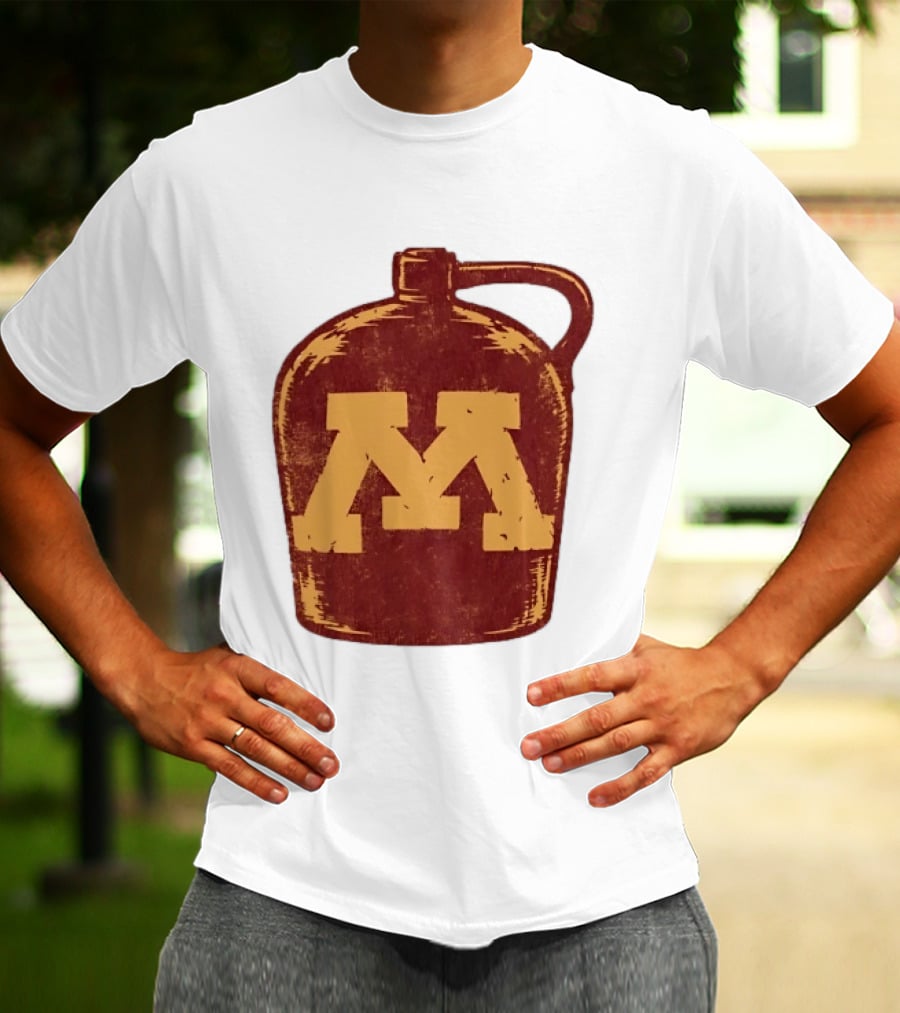 Minnesota Golden Gophers Distressed M Jug T-Shirt