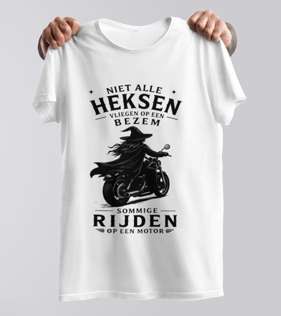 Niet Alle Heksen Vliegen Op Een Bezem Sommige Rijden Op Een Motor T-Shirt