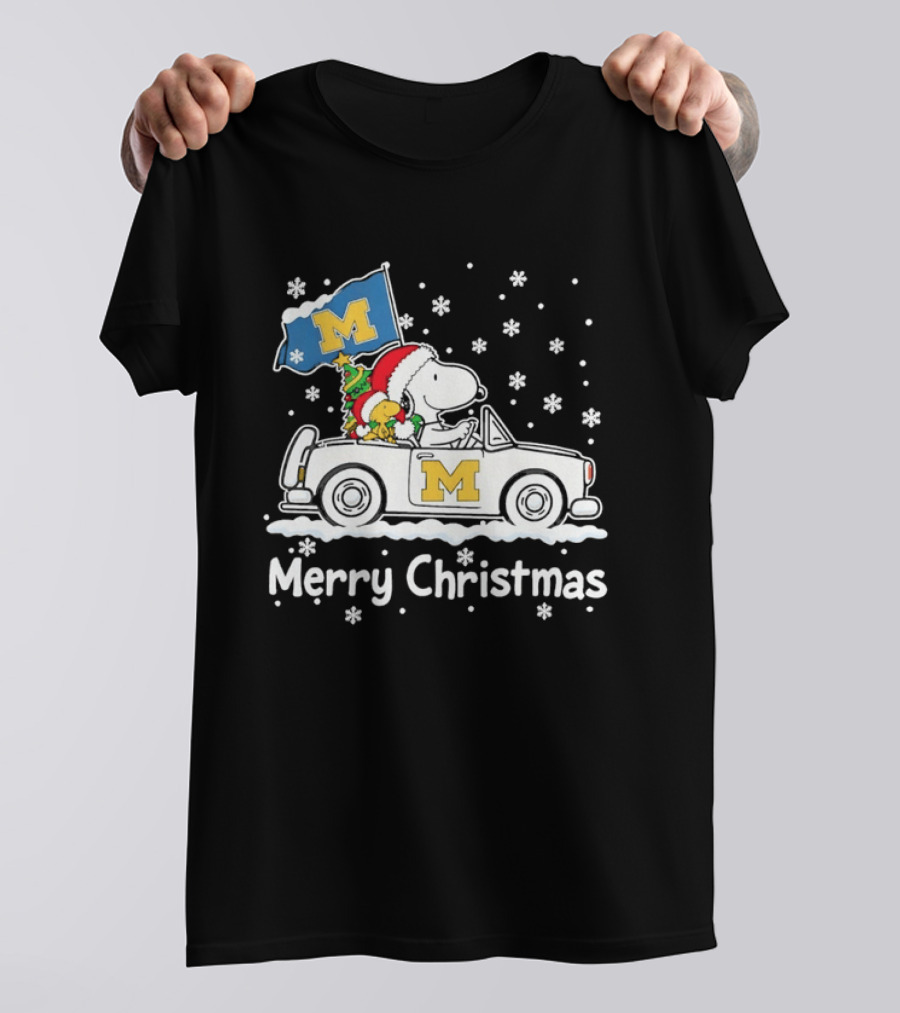 University Of Michigan Wolverines Snoopy Woodstock Christmas Car Flag Snowflakes T-Shirt