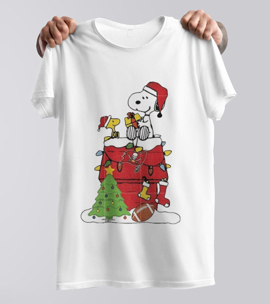 Snoopy Merry Christmas Tampa Bay Buccaneers 2026 Football Holiday Peanuts Santa Hat T-Shirt