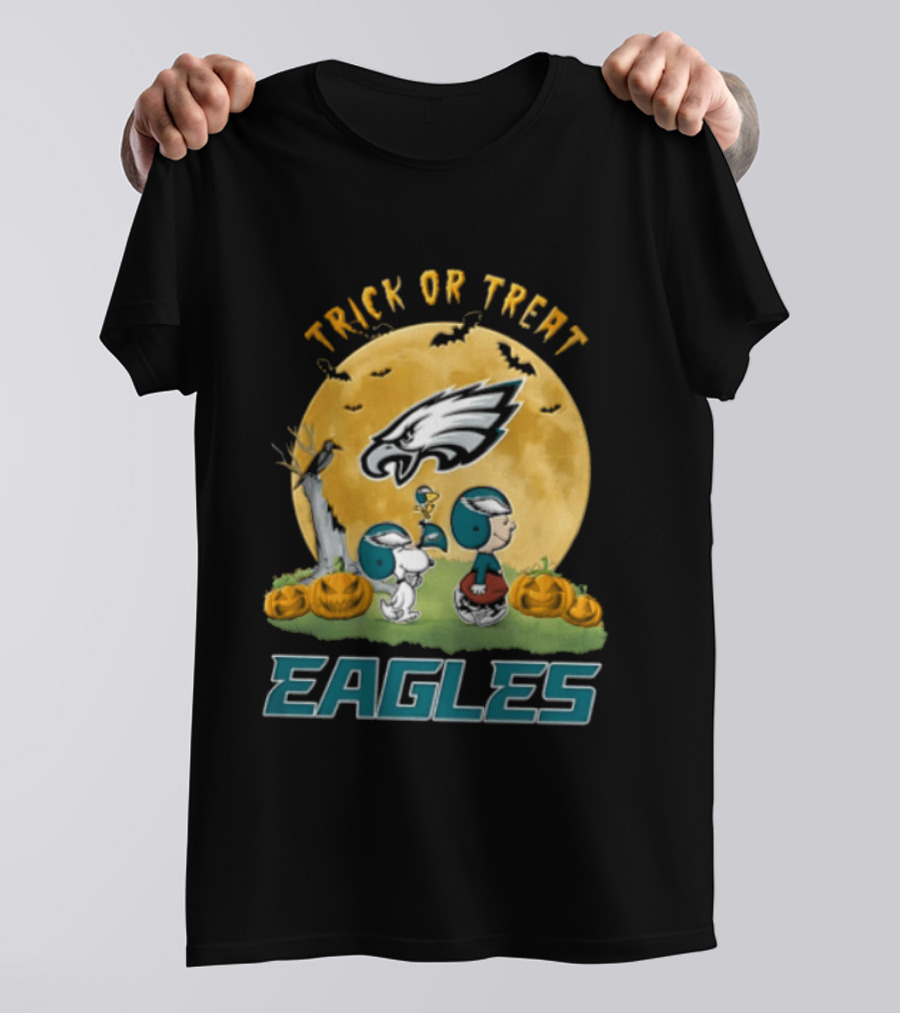 Philadelphia Eagles Trick Or Treat Snoopy Charlie Brown Full Moon Pumpkins T-Shirt