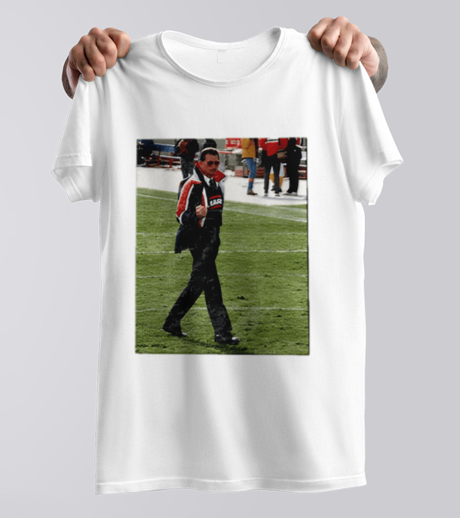 Mike Ditka Chicago Bears Coach Iconic Sideline Moment T-Shirt
