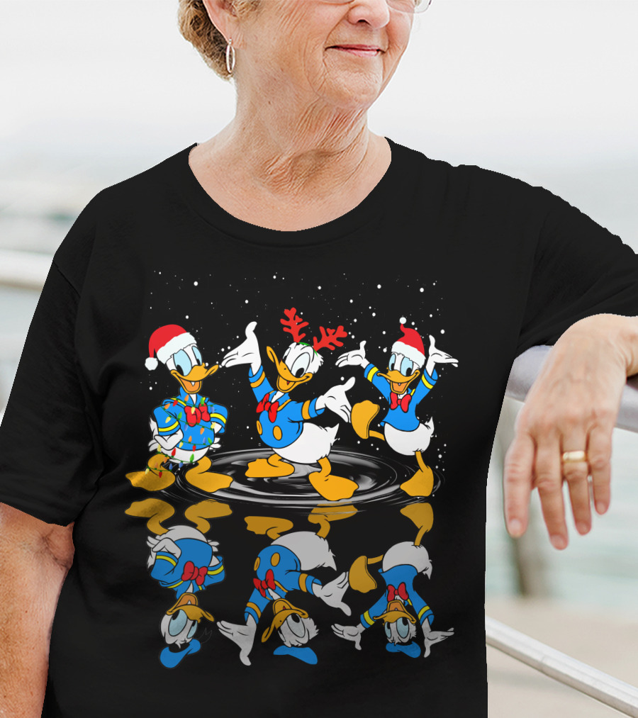 Donald Duck Santa Christmas Reflections T-Shirt