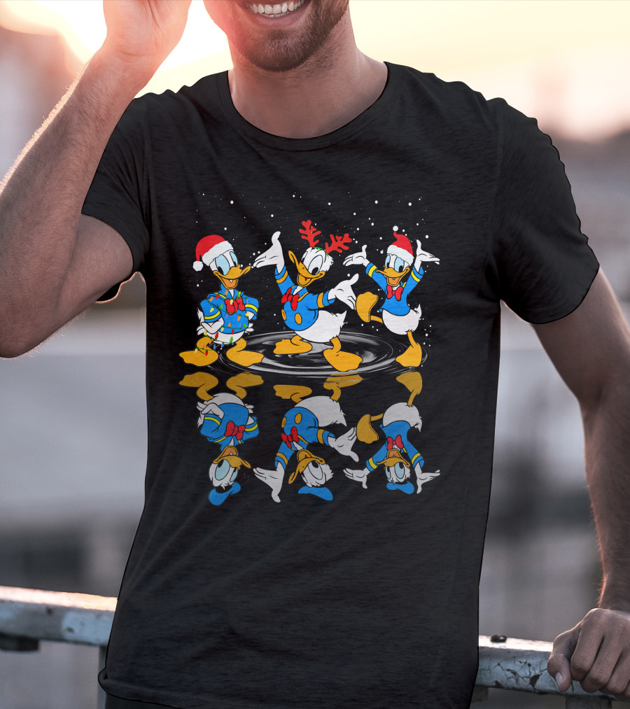 Donald Duck Santa Christmas Reflections T-Shirt