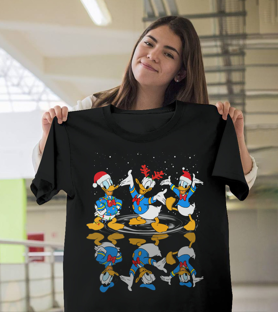 Donald Duck Santa Christmas Reflections T-Shirt