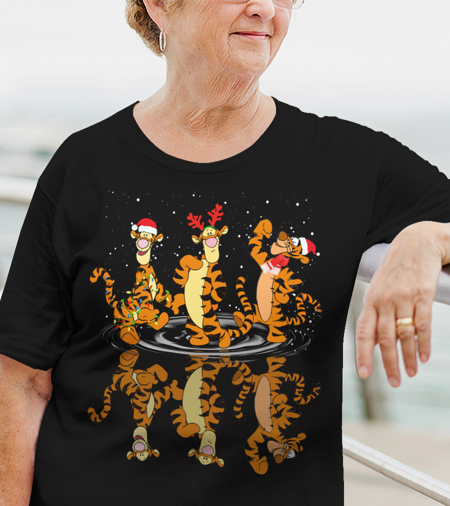 Tigger Santa And Reindeer Christmas Reflections T-Shirt